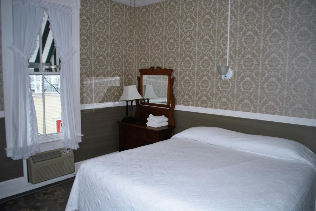The Historic Park Hotel Put-in-Bay Exterior photo