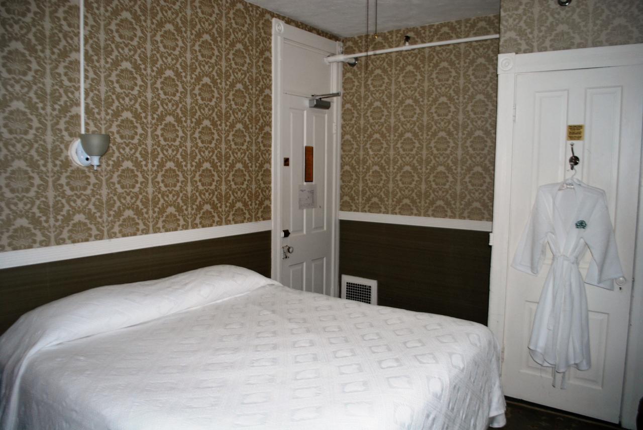 The Historic Park Hotel Put-in-Bay Exterior photo