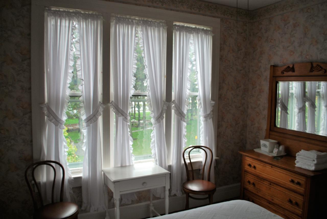 The Historic Park Hotel Put-in-Bay Exterior photo
